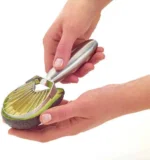 Master Class Avocadoschneider aus Edelstahl