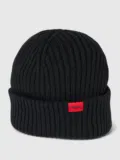 HUGO – Gerippte Mütze mit rotem Logo-Label