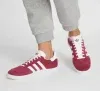 Adidas Originals Sneaker ‚Gazelle‘ in Merlot (Gr. 42 bis 48) für 39,95 € inkl. Versand (statt 80,00 €)