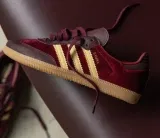 Adidas Originals – Samba Og – Sneaker Aus Samt In Burgunderrot Und Gelb (Gr. 36 Bis 48) Für 84,00 € Inkl. Versand (Statt 120,00 €)