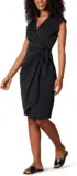 Amazon Essentials Damen Klassisches Wickelkleid mit Flügelärmeln (10 Farben, Gr. S bis 6XL) für 20,99 € inkl. Prime-Versand