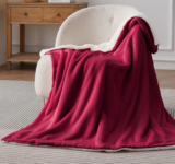 BEDSURE Decke Sofa Kuscheldecke Rot 150×200 cm für 16,65 € inkl. Prime-Versand (statt 23,79 €)