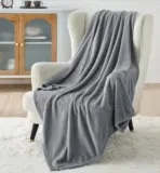 Bedsure Kuscheldecken in Grau 130 x 150 cm für 7,49€