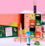Benefit Cosmetics Sincerely Yours Beauty Holiday Adventskalender 2022 für 46,60 € inkl. Versand (statt 69,95 €)