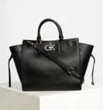 Calvin Klein Tote Handbag (K60K608285) black für 78,95 € inkl. Versand (statt 124,75 €)