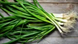marktguru: 0,40 € Cashback auf Lauchzwiebeln (effktiv 1 Bund bei Aldi 0,04 €)