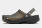 Crocs Frosted Clog Damen (Gr. 36-37 bis 41-42) für 18,99 € inkl. Versand (statt 25,00 €)