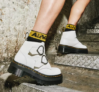 Dr. Martens Devon Heart white für 109,00 € inkl. Versand (statt 160,30 €)