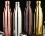 ECHTWERK Trink-/Isolierflasche »Shiny« in 4 Farbe bis 1000ml für ab 9,94 € inkl. Versand (statt 15,90 €)