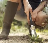 Fiskars Unkrautstecher (39,6 cm) für 10,90 € inkl. Prime-Versand (statt 14,90 €)