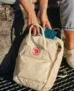 Fjällräven Kånken light oak Unisex 16L für 59,95€ inkl. Versand sattt 81,44€