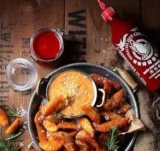 Flying Goose Sriracha sehr scharfe Chilisauce 455ml 🔥🌶️ für 4,35 € inkl. Prime Versand statt 5,76 €