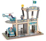 Hape (E3050) Polizeistation – für 41,21 € inkl. Versand (statt 56,85 €)