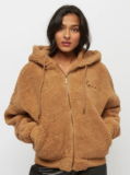 Karl Kani Chest Signature Teddy Jacke (Gr. XS  bis L) für 63,99 € inkl. Versand (statt 79,99 €)