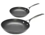 Le Creuset Alu-Pfannen Set 2-tlg. (Ø 20 cm & Ø 26 cm) für 129,00 € inkl. Versand (VG: 205,00 €)