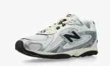 New Balance U204LSWD Silver Metallic Pack U204LSWD (Gr. 36 bis 40,5 & 45) für 83,00 € inkl. Versand (statt 129,00 €)