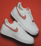 Nike Air Force 1 ’07 Damen Sneaker DZ2784-101 (Gr. 35,5 bis 42) für 72,61 € inkl. Versand