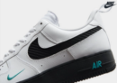 Nike Air Force 1 ’07 Sneaker im „White Black Washed Teal“-Colourway für 76,30€ inkl. Versand (statt 129,00€)