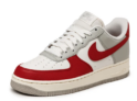 Nike Air Force 1 ’07 LV8 Light Iron Ore / Gym Red / Pale Ivory / Phantom HJ9094 012 Gr. 38,5-45,5 & 47-47,5 für 59,00 € inkl. Versand (statt 83,99 €)