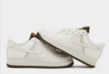 NIKE Air Force 1 „Phantom/Khaki“ für 77,35 € inkl. Versand (Gr. 38.5 bis 48.5)