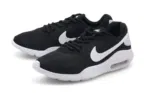 Nike Air Max Oketo in schwarz-weiß [Gr. 41 bis 46] – für 41,41€ inkl. Versand statt 60€