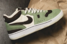 Nike Attack „Oil Green and Ironstone“ Gr. 40,5 – 43, 44,5-45,5 & 47 für 62,85 € inkl. Versand (statt 99,98 €)