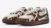 Nike Field General IH4478-030 (Gr. 35,5 bis 38,5, 40,5, 45 & 47- 50) ab 53,99 € inkl. Versand (Nike Member) (statt 83,99 €)