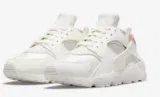 Nike Air Huarache Women in sail/light bone für 47,99 € inkl. Versand statt 89,00 €