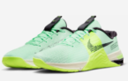 Nike Metcon 8 Mint Foam/Volt/Ghost Green/Cave Purple DO9328-300 für 77,97 € inkl. Versand (statt 116,19 €)