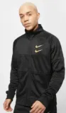 Nike NSW Swoosh Herrenjacke (Größe S & L) für 23,70 € inkl. Versand (statt 48,58 €)