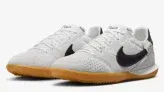 Nike Streetgato HV5759-100 (Gr. 38, 38,5 & 40 bis 42) ab 39,99 € inkl. Versand  (Nike Member) (statt 55,99 €)