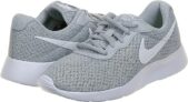 Nike WMNS Tanjun Damen Sneaker in Grau (Gr. 36 bis 38) für 28,99 € inkl. Versand