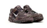 Nike Zoom Vomero 5 Hf5493-201 (braun / schwarz – Gr. 38,5-47) für 83,20 € inkl. Versand (statt 112,00 €)