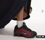 Nike – Shox R4 – Sneaker in Schwarz und Rot (Gr. 36 bis 40,5) für 66,00 € inkl. Versand (statt 100,00 €)