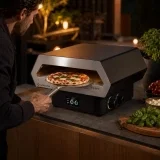 Outdoorchef PRISMO Gas-Pizzaofen (automatisch rotierender Pizzastein Ø 42 cm)