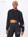 Reebok Tech Style Hooded Crop Sweatshirt – Schwarz für 25,90 € inkl. Versand (statt 34,45 €)