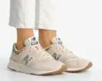 New Balance Damen Sneaker CW997HWB Beige für 62,10 € statt 120 €