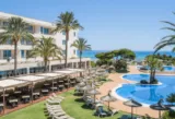 Mallorca Alcudia 🌴🌊 6 Nächte im 4* Grupotel Natura Playa inkl. Flügen, Transfers und Zug zum Flug  –  Selbstverpflegung ab 176,00 €