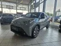 Toyota Aygo 1.0-l-VVT-i Teamplayer mit 72 PS für 98,73 € / Monat + 1.440,00 € einmalig – LF 0,50 (Privat- und Gewerbekunden)