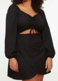 Trendyol Curve Große Größen Kleid mit Wickelschnitt (Gr. 44 bis 52) für 15,19 € inkl. Versand
