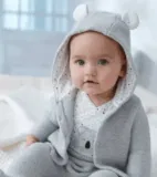 Vertbaudet: 15% Rabatt auf Babyartikel und Mode z.B.  3-teiliges Geschenk Set für Babysfür 29,74€ inkl. Versand