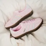adidas Gazelle Indoor W Clear Pink JI2716 (Gr. 36 2/3 bis 44) für 71,34 € inkl. Versand (statt 114,00 €)