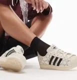 adidas Originals – Superstar Ii – Sneaker in Wollweiß mit Stern-Ziernähten (Gr. 36 bis 44)