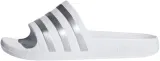 adidas Unisex Kinder Adilette (weiß) für 12,00 € inkl. Prime-Versand