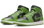 Nike Air Jordan 1 Mid Women green/black sail für 77,99 € inkl. Versand (statt 98,00 €)